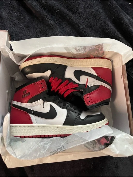 Nike Air Jordan 1 Kids Sneakers in Red Black White