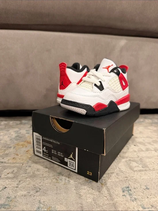 Jordan 4 RETRO Baby White and Red Low-Top Sneakers