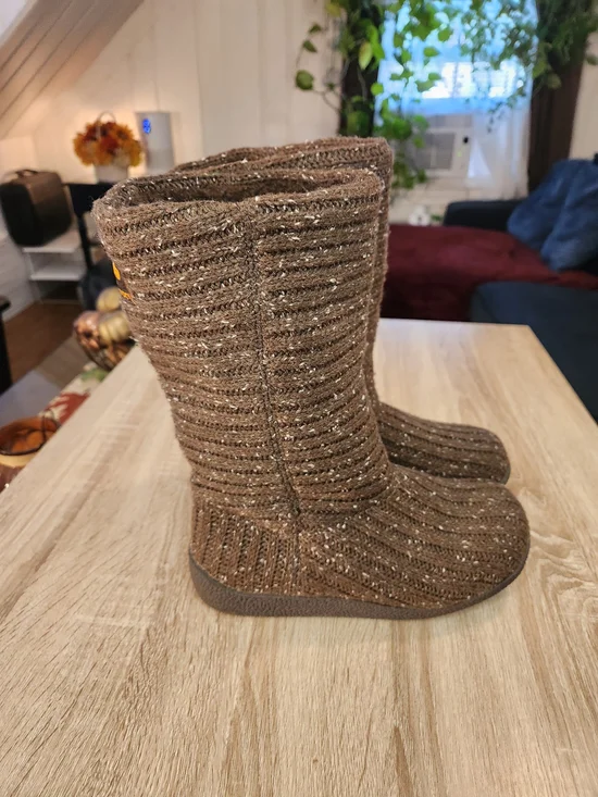 Rocket Dog brown knitted fleece lined boots Size 7.5