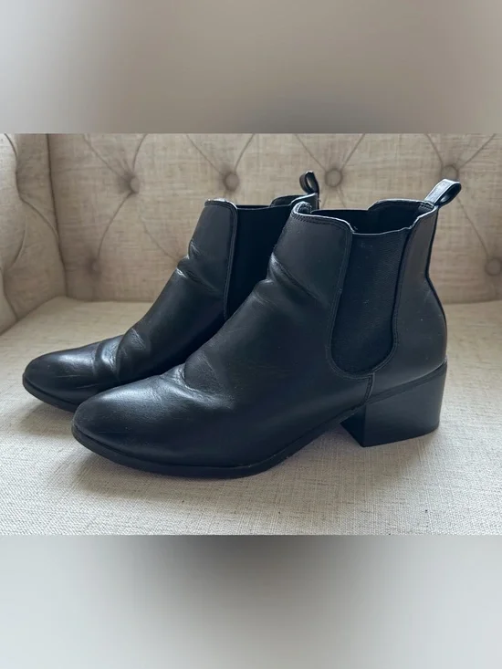 Black Leather Chelsea Ankle Boots with Block Heel