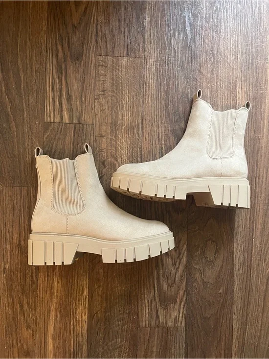 Madden NYC Chunky Chelsea Boot - Cream Women's Ankle Boot 8.5