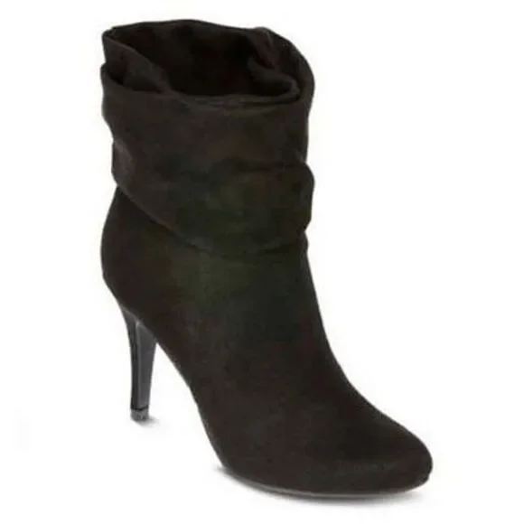 NWT in Box Gorgeous Olsenboye Sz 10 Suede Slouchy Black Ankle Heel Boots Booties