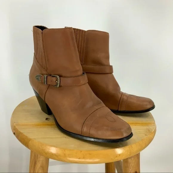 Dingo women’s brown leather harness short boot 8.5