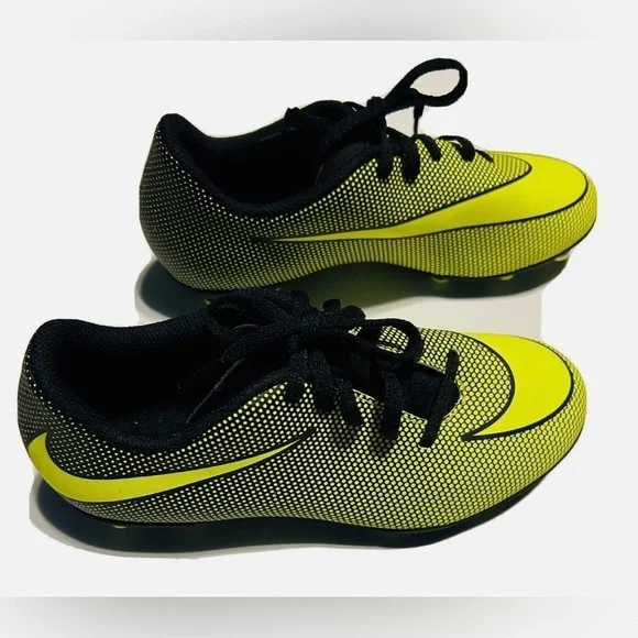 NIKE - Soccer shoes ⚽️ Nike Yellow and Black Athletic Shoes