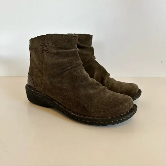 Clarks Avington Swan Brown Suede Ankle‎ Boots 7W Slouchy Comfort