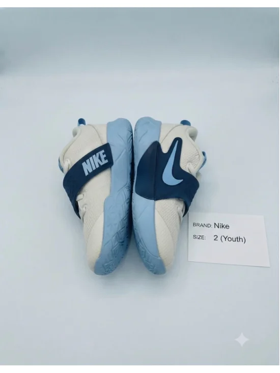 Boys Nike Basketball Sneakers Size 2 (Little Boy) White and Blue