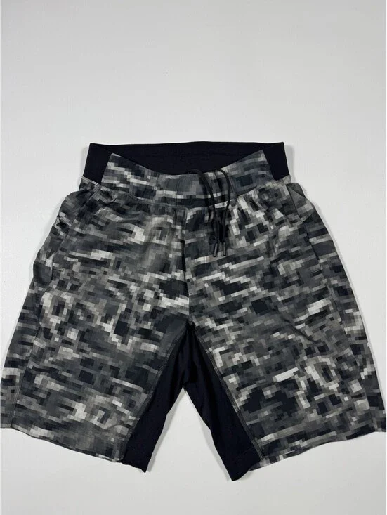 Lululemon T.H.E. Short Mens Small Gray Digital Camo Lined 7” Training Shorts