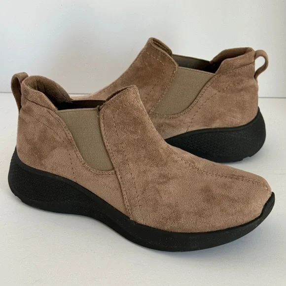 Earth Originals Dayana Women’s Brown Slip-on Boots Faux Suede Size 6.5