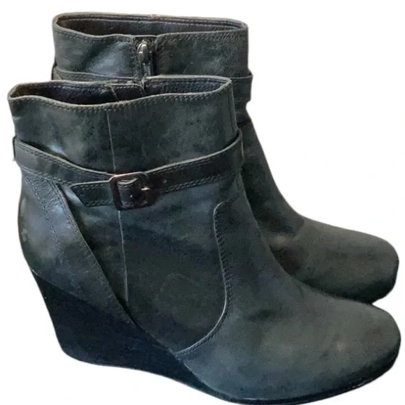 Kenneth Cole Reaction, Flirt Much? Wedge booties, 10M