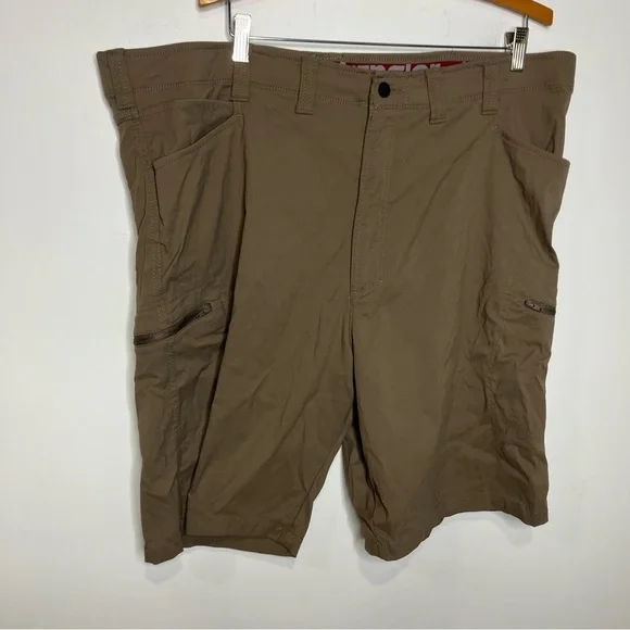 Wrangler‎ All terrain zip cargo shorts brown mens size 44 outdoor gear casual