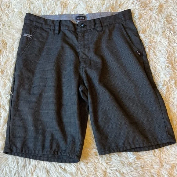 Matix black and gray‎ plaid flat front shorts size 31