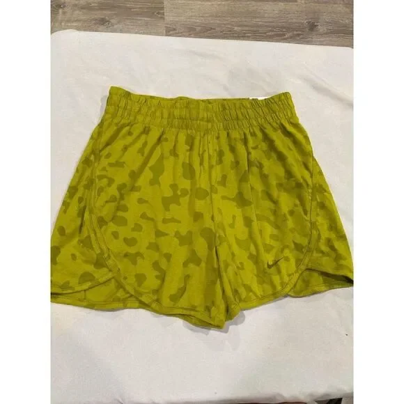 Nike Girls Camo Running Shorts Lime Green Loose Fit Athletic Gym‎ Size Large L