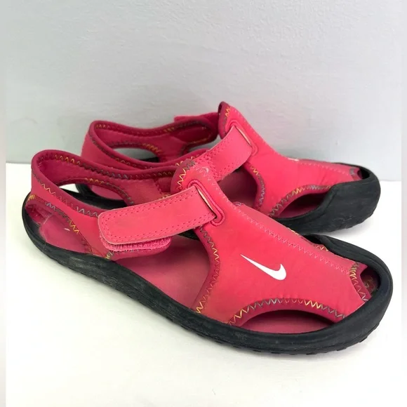 Nike- Pink Youth Water/Outdoor Shoes,‎ Size:2Y, Pre-Owned