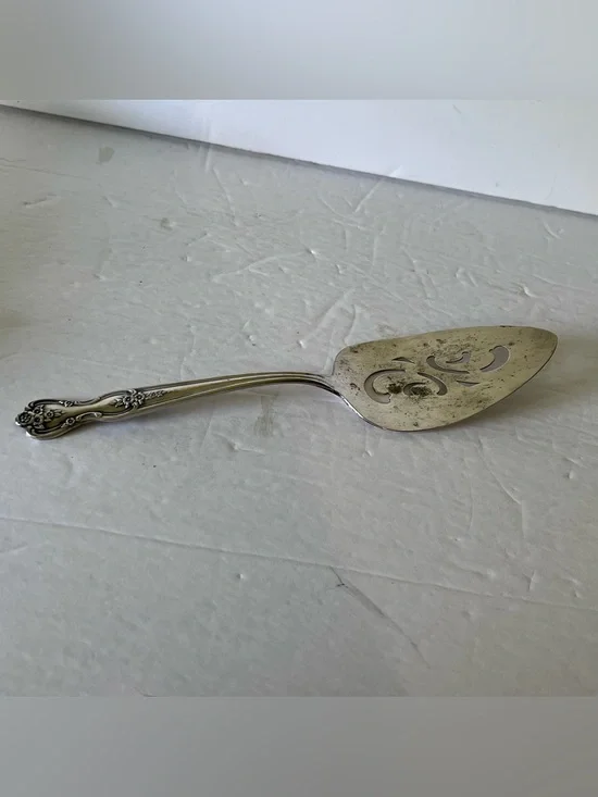 VTG Wm. Rogers Extra Plate Silverplate Pierced Pie Server Floral Motif