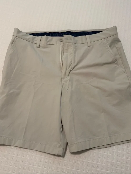 Vineyard Vines Men's Light Khaki Flat Front Shorts