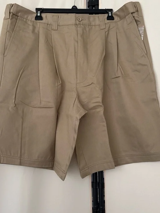 Men's Classic Khaki Pleated Shorts - Casual Everyday Wear