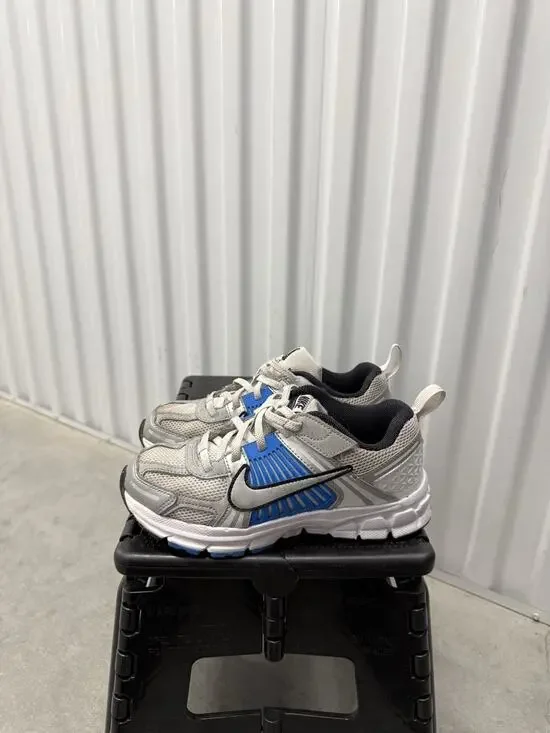 Nike Air Zoom Vomero 5 Light Photo Blue Metallic Silver White Light Size 2