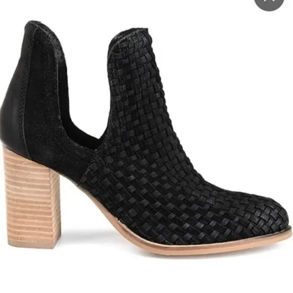 Journee Signature Womens Kevona Genuine Leather‎ Bootie nwt 9