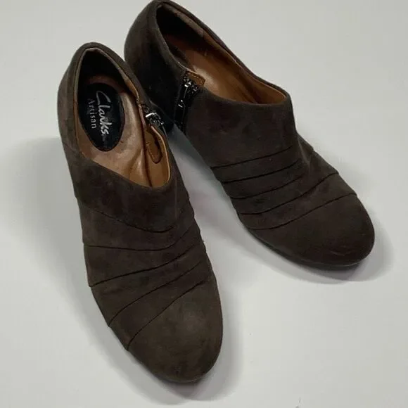 Clarks Artisan brown leather suede 3” heel size 8