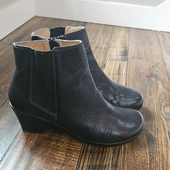 Softspots‎ Black Ankle Booties