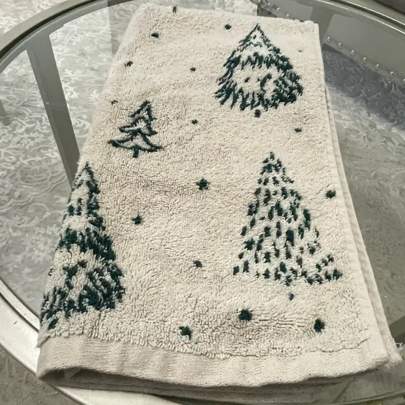 Christmas Tree Hand Towel 28”x15”‎ Green and Cream Cotton