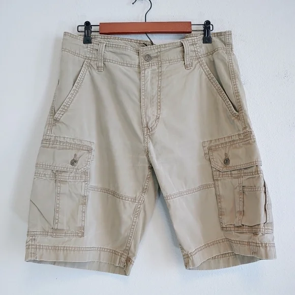 Levi's Men's Light Brown Cargo Shorts Sz 33 Casual Outdoors Hiking Camping