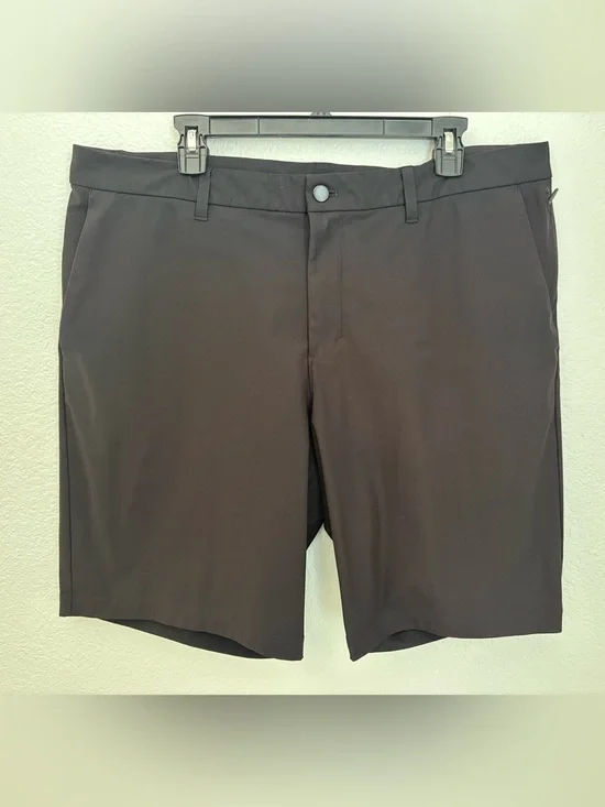 Lululemon men’s golf shorts size 38 black