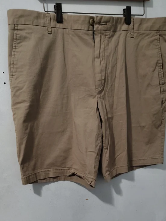 Izod Men's Tan Flat-Front Shorts