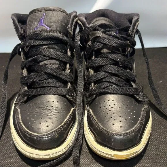 Nike Kids Black Sneakers with Purple Logo