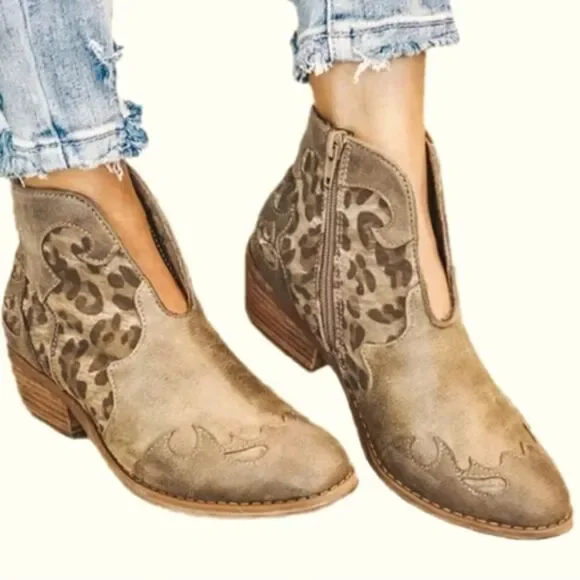 Trendy cut out front western style ankle Booties sz 9