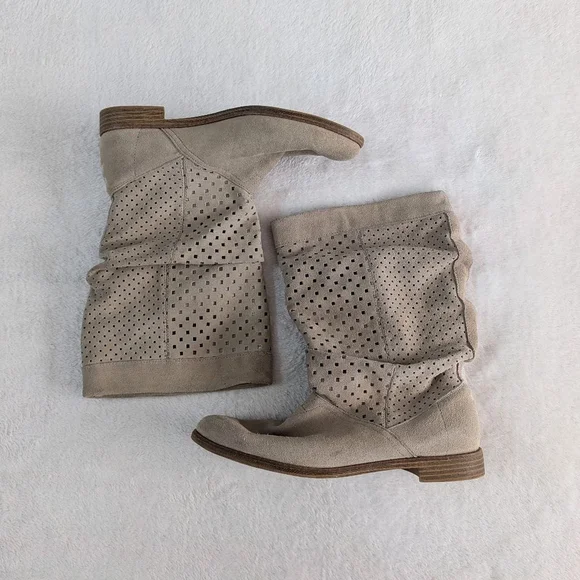 Toms Serra Oxford Slouch Tan Perforated Pull On Boots - Size 9.5