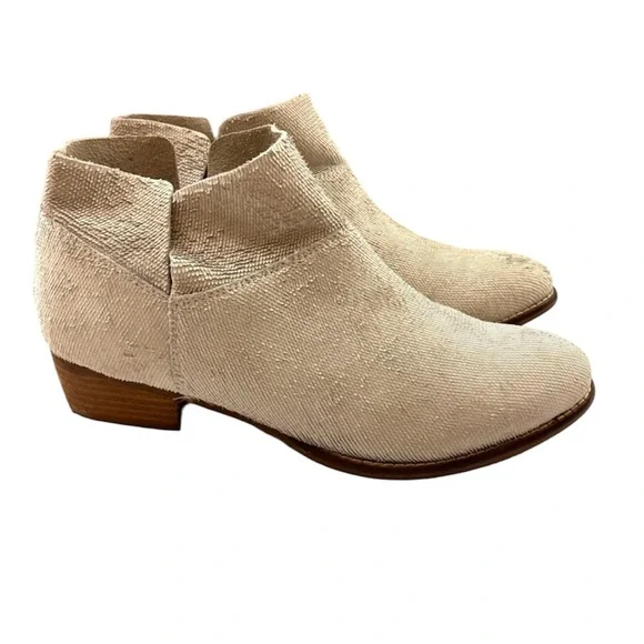 Seychelles Cream Towel Leather SuedeTexture Almond Toe Zip Ankle Booties (9)‎