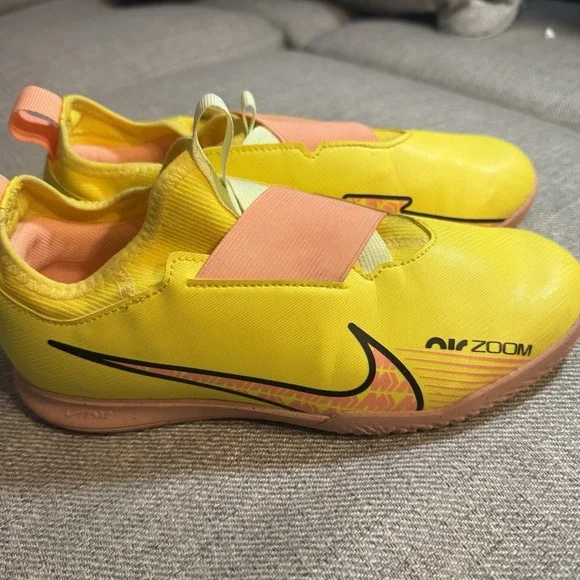 Nike Air Zoom Mercurial Turf Soccer Shoes Volt Pink Youth 5Y Cleats