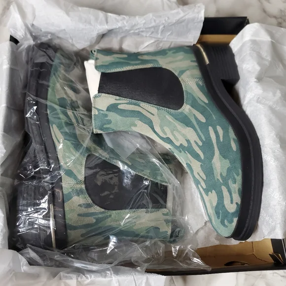 Kenneth Cole Green Camouflage Boots 8