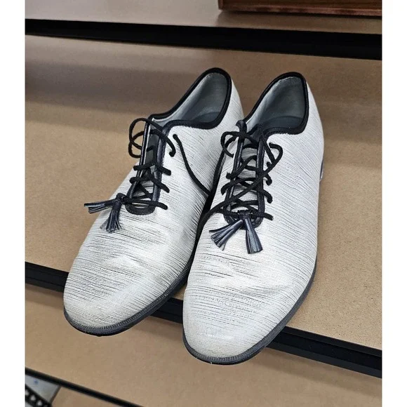 FootJoy Women's size 7 Tailored‎ Collection golf shoes white & silvery color