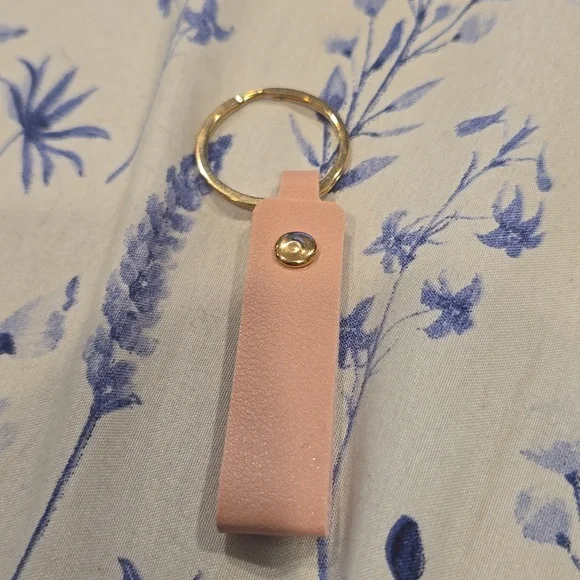 ❤️10/$13 New vegan leather keychain