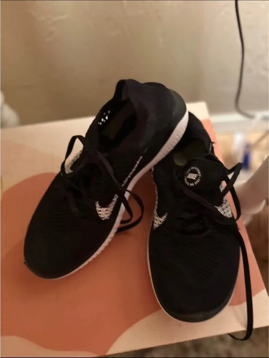 Nike Black and White Women's Athletic Shoes