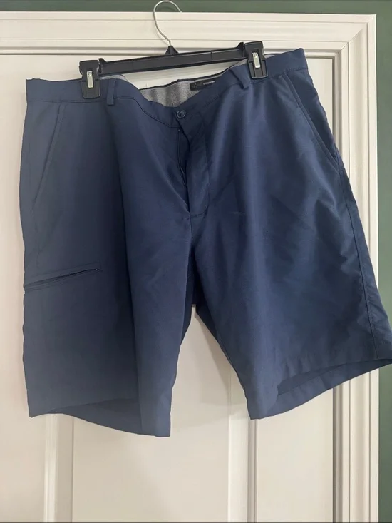 Greg Norman Shorts with Utility Pocket