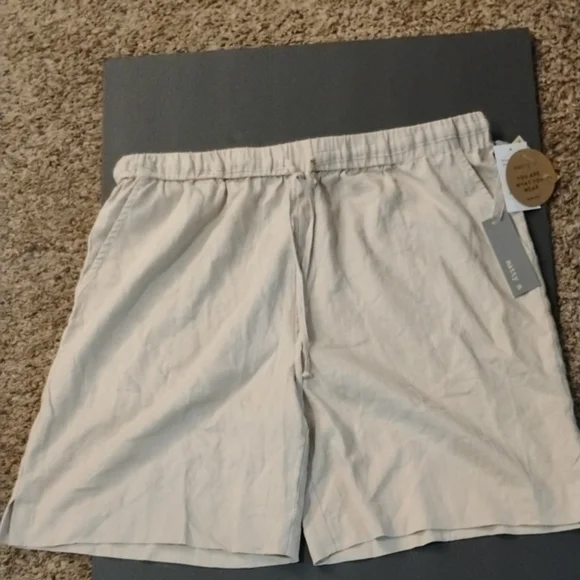 Men's Cream Shorts‎