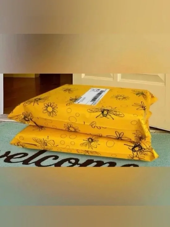 30 6” x 9” Bee Poly Mailers