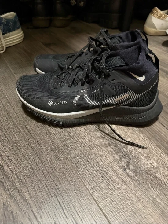 Nike Black and White Gore-Tex High-Top Trail Sneakers 6.5