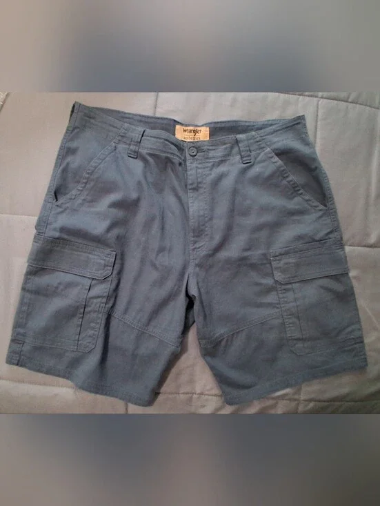 NWOT Mens Blue Wrangler Cargo Shorts Sz 38