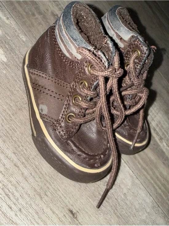 The Children’s place baby boots - size 4