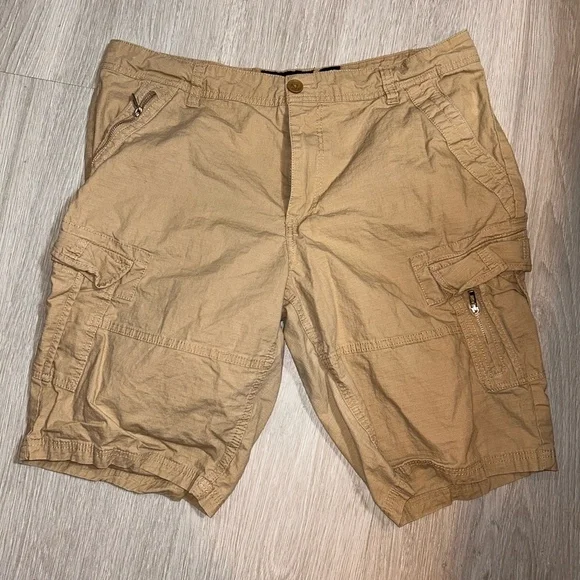 Mens size 36 ecko unltd khaki cargo shorts