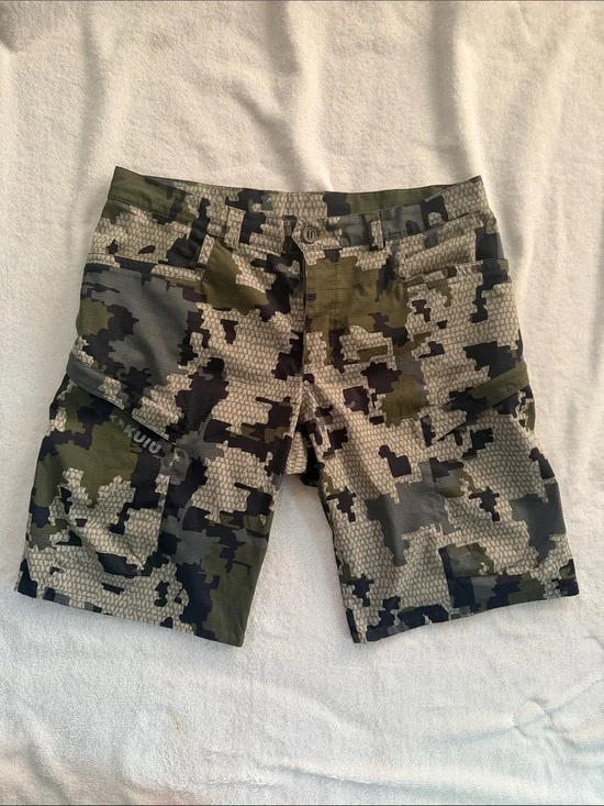 KUIU Men’s Camo Cargo Shorts - Olive Green & Black