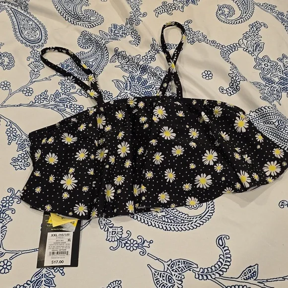 ❤️10/$13 New art class bikini top
