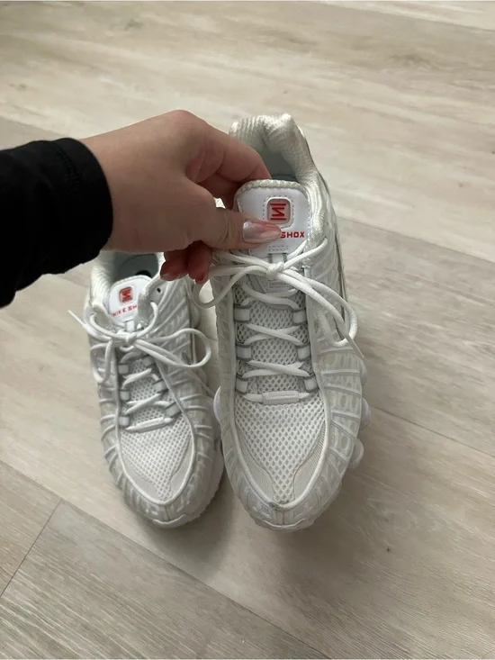 White Nike shox womens 6