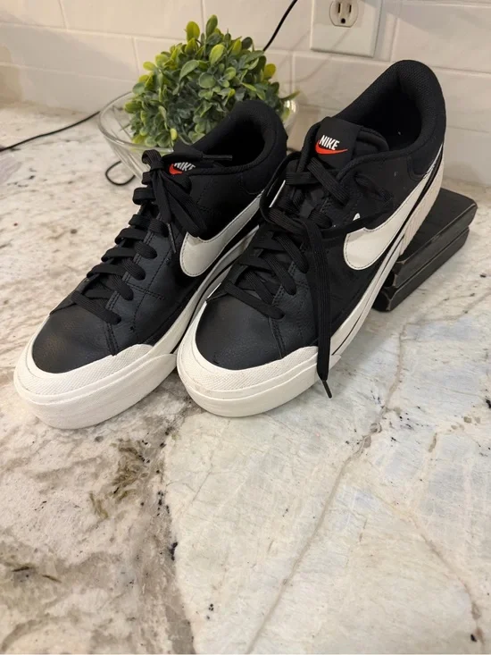 Nike Black and White court legacy