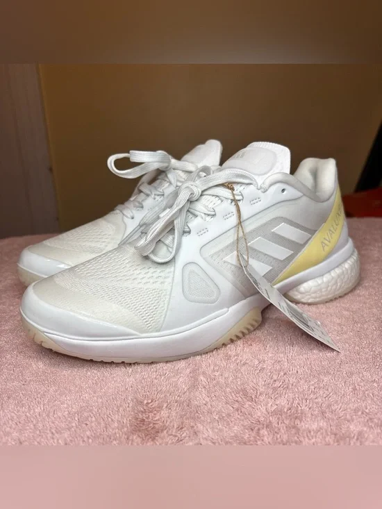 adidas Avaluxe Women Size 7.5 Tennis White Sneakers Athletic Shoes JQ7080