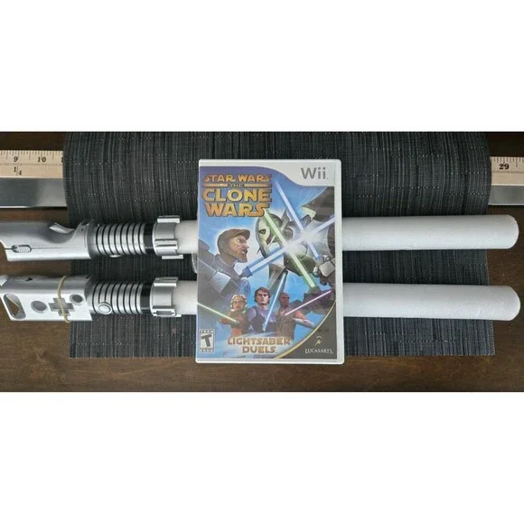 DreamGEAR DGI-1242 bundle Star Wars:The Clone Wars 2  Lightsaber & Complete Game
